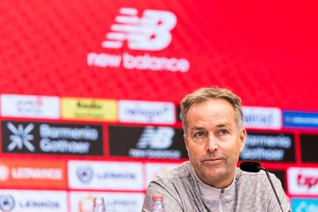 1 Soccer Bundesliga Press Conference Bayer 04 Leverkusen 21 11 2025 Kasper Hjulmand Head Coach Bayer 04 Leverkusen 1 Soccer Bundesliga Press Conference Bayer 04 Leverkusen before the Bundesliga match against VfL Wolfsburg, Leverkusen, BayArena on 21 11 2025 Copyright: xBEAUTIFULxSPORTS Wunderlx