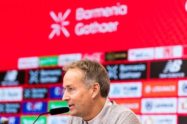 1 Soccer Bundesliga Press Conference Bayer 04 Leverkusen 21 11 2025 Kasper Hjulmand Head Coach Bayer 04 Leverkusen 1 Soccer Bundesliga Press Conference Bayer 04 Leverkusen before the Bundesliga match against VfL Wolfsburg, Leverkusen, BayArena on 21 11 2025 Copyright: xBEAUTIFULxSPORTS Wunderlx