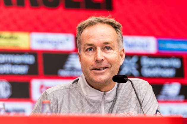 1 Soccer Bundesliga Press Conference Bayer 04 Leverkusen 21 11 2025 Kasper Hjulmand Head Coach Bayer 04 Leverkusen 1 Soccer Bundesliga Press Conference Bayer 04 Leverkusen before the Bundesliga match against VfL Wolfsburg, Leverkusen, BayArena on 21 11 2025 Copyright: xBEAUTIFULxSPORTS Wunderlx