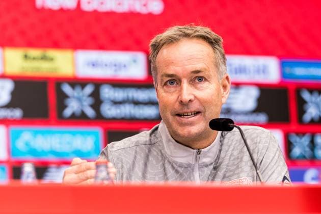 1 Soccer Bundesliga Press Conference Bayer 04 Leverkusen 21 11 2025 Kasper Hjulmand Head Coach Bayer 04 Leverkusen 1 Soccer Bundesliga Press Conference Bayer 04 Leverkusen before the Bundesliga match against VfL Wolfsburg, Leverkusen, BayArena on 21 11 2025 Copyright: xBEAUTIFULxSPORTS Wunderlx