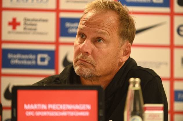 21 11 2025 xphx Offenbach am Main, Sparda Bank Hessen Stadion Stadion Bieberer Berg Regionalliga Saison 2025 2026 Kickers Offenbach OFC introduces Martin Pieckenhagen as new sports director Picture shows OFC President Joachim Wagner