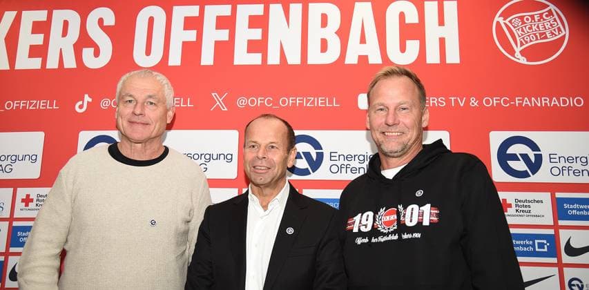 21 11 2025 xphx Offenbach am Main, Sparda Bank Hessen Stadion Stadion Bieberer Berg Regionalliga Saison 2025 2026 Kickers Offenbach OFC introduces Martin Pieckenhagen as new Sports Managing Director Picture shows Hans Jürgen Boysen Supervisory Board OFC OFC President Joachim Wagner Martin Pieckenhagen Sports Managing Director OFC