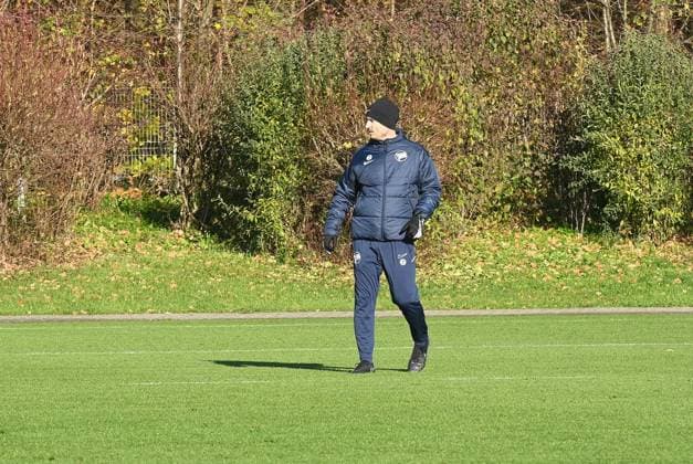 21 11 2025 xphx Offenbach am Main, Sparda Bank Hessen Stadion Stadion Bieberer Berg Regionalliga season 2025 2026 Kickers Offenbach OFC Training Coach OFC Kristjan Glibo on the training pitch
