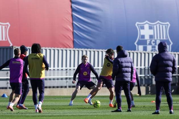 November 21, 2025, Sant Joan Despi, Barcelona, SPAIN: Frenkie de Jong during the training day of FC Barcelona, Barca ahead the Spanish League, La Liga EA Sports, football match against Athletic Club at Ciudad Esportiva Joan Gamper on November 21, 2025 in Sant Joan Despi, Barcelona, Spain. Sant Joan Despi SPAIN - ZUMAa181 20251121_zaa_a181_001 Copyright: xJavierxBorregox