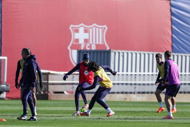 November 21, 2025, Sant Joan Despi, Barcelona, SPAIN: Raphinha and Jules Kounde during the training day of FC Barcelona, Barca ahead the Spanish League, La Liga EA Sports, football match against Athletic Club at Ciudad Esportiva Joan Gamper on November 21, 2025 in Sant Joan Despi, Barcelona, Spain. Sant Joan Despi SPAIN - ZUMAa181 20251121_zaa_a181_005 Copyright: xJavierxBorregox