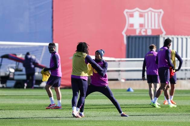 November 21, 2025, Sant Joan Despi, Barcelona, SPAIN: Raphinha and Jules Kounde during the training day of FC Barcelona, Barca ahead the Spanish League, La Liga EA Sports, football match against Athletic Club at Ciudad Esportiva Joan Gamper on November 21, 2025 in Sant Joan Despi, Barcelona, Spain. Sant Joan Despi SPAIN - ZUMAa181 20251121_zaa_a181_020 Copyright: xJavierxBorregox