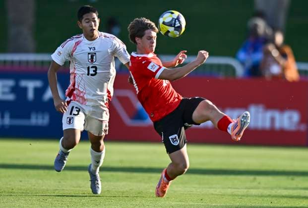 Austria v Japan : Quarter-final- FIFA U-17 World Cup Qatar 2025 Daigo Hirashima of Japan and Florian Hofman of Austria in action during the FIFA U-17 World Cup Qatar 2025 Quarter-final match between Austria and Japan in Doha, Qatar, on November 21, 2025. DOHA Qatar Copyright: xNOUSHADxTHEKKAYILx