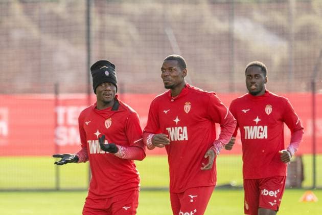 Paul Pogba During AS Monaco Training - La Turbie Paul Pogba (center) seen during training before the McDonald ligue 1 match versus Stade Rennais taking place in Rennes on Saturday 22 of November, in AS Monaco training center in La Turbie, France on november 21, 2025. Photo by Laurent Coust ABACAPRESS.COM La Turbie France  Copyright: xCoustxLaurent ABACAx