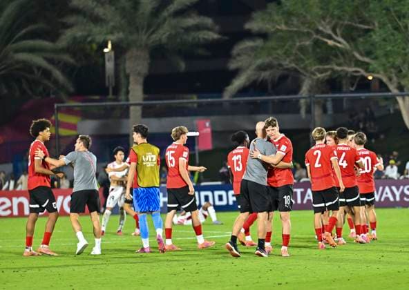 Austria v Japan : Quarter-final- FIFA U-17 World Cup Qatar 2025 Austria players celebrate victory after the FIFA U-17 World Cup Qatar 2025 Quarter-final match between Austria and Japan in Doha, Qatar, on November 21, 2025. DOHA Qatar Copyright: xNOUSHADxTHEKKAYILx
