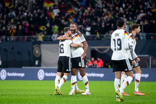 Joshua Kimmich (Deutschland, 06), Jonathan Tah (Deutschland, 04) und Team jubeln ueber das Tor zum 2:0, GER, Deutschland vs Slowakei, Fussball, Herren, WM-Qualifikation Europa, 6. Spieltag, Spielzeit 2025 2026, 17.11.2025 GER, Deutschland vs Slowakei, Fussball, Herren, WM-Qualifikation Europa, 6. Spieltag, Spielzeit 2025 2026, 17.11.2025 Leipzig *** Joshua Kimmich Germany, 06 , Jonathan Tah Germany, 04 and team celebrate the goal for 2 0, GER, Germany vs Slovakia, Football, Men, World Cup Qualification Europe, Matchday 6, Season 2025 2026, 17 11 2025 GER, Germany vs Slovakia, Football, Men, World Cup Qualification Europe, Matchday 6, Season 2025 2026, 17 11 2025 Leipzig Copyright: xEibner-Pressefoto Memmlerx EP_MMR