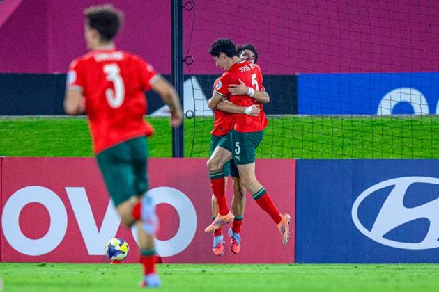Soccer FIFA World Cup U17, U 17 World Cup Qatar 2025, Portugal vs Switzerland quarterfinal goal and goal celebration to 1 0 by Mateus Mide Portugal, 10 joy, emotions, jubilation with Jose Neto Portugal, 5 Copyright: xRedhaxHosnixSegganix