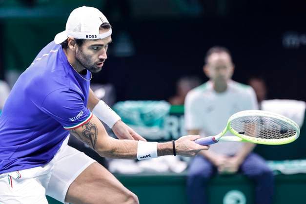 November 21, 2025, Bologna, BOLOGNA: Italy player Matteo Berrettini in action against Belgian tennis player Raphael Collignon during the 2025 Davis Cup semi-final single tennis match between Italy and Belgium at the Super Tennis Arena in Bologna, northen Italy, 21 November 2025. ANSA ELISABETTA BARACCHI 2025 Davis Cup Final 8  - ZUMAa110 20251121_zaf_a110_001 Copyright: xElisabettaxBaracchix