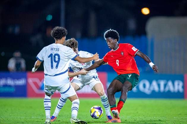 Football FIFA World Cup U17, U 17 World Cup Qatar 2025, Portugal vs Switzerland quarter-final Anisio Cabral Portugal, 9 Erblin Sadikaj Switzerland, 14 Sandro Wyss Switzerland, 19 Copyright: xRedhaxHosnixSegganix