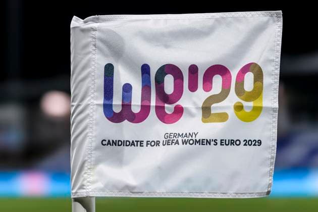 A corner flag blows in the wind, for the DFB action match day according to the motto WE29 Together WE Rise, application to host the UEFA Women s EURO 2029 in Germany, symbol photo, symbol image, icon , single image, action, action, 21 11 2025, Sinsheim Germany , Football, 3 Liga, TSG 1899 Hoffenheim II MSV Duisburg, DFB DFL REGULATIONS PROHIBIT ANY USE OF PHOTOGRAPHS AS IMAGE SEQUENCES AND OR QUASI VIDEO xozx
