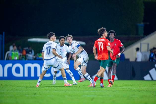 Football FIFA World Cup U17, U 17 World Cup Qatar 2025, Portugal vs Switzerland quarter-final Gil Zufferey Switzerland, 5 Olivier Mambwa Switzerland, 3 Anisio Cabral Portugal, 9 Copyright: xRedhaxHosnixSegganix