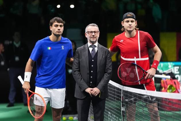Line up during the Davis Cup Finals 2025 Semifinals match between Flavio Cobolli (Italy) and Zizou Bergs (Belgium) at Bologna Fiere, Bologna, Italy - November 21, 2025. - Tennis.  Copyright: xMassimoxPaolone LaPressex