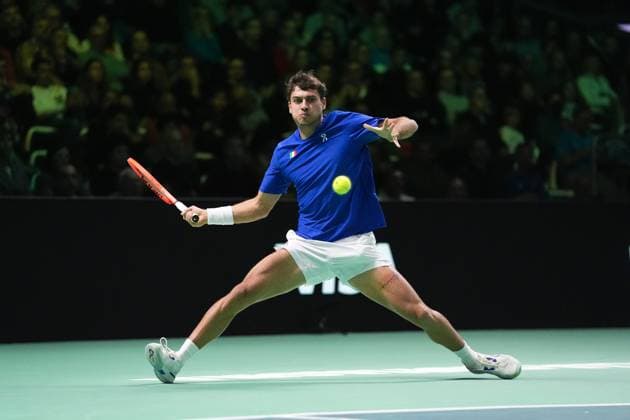 Flavio Cobolli in action during the Davis Cup Finals 2025 Semifinals match between Flavio Cobolli (Italy) and Zizou Bergs (Belgium) at Bologna Fiere, Bologna, Italy - November 21, 2025. - Tennis.  Copyright: xMassimoxPaolone LaPressex