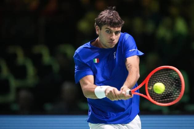 Flavio Cobolli in action during the Davis Cup Finals 2025 Semifinals match between Flavio Cobolli (Italy) and Zizou Bergs (Belgium) at Bologna Fiere, Bologna, Italy - November 21, 2025. - Tennis.  Copyright: xMassimoxPaolone LaPressex