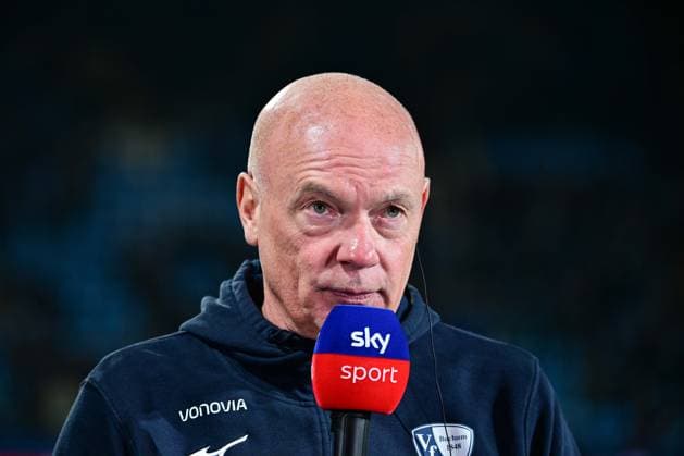 Uwe Roesler Head Coach VfL Bochum , VfL Bochum vs Dynamo Dresden, Soccer, 2 Bundesliga, 13 Matchday, 21 11 2025 DFB regulations prohibit any use of photographs as image sequences and or quasi video Bochum Nordrhein Westfalen Germany Copyright: xkolbert-press MarcxNiemeyerx
