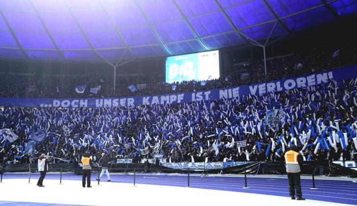 Poster, banner of the Hertha fans but the fight is never lost Sport Football Soccer DFL 2 Bundesliga Men 13 Matchday Season 2025 2026 21 11 2025 Hertha BSC Berlin vs Eintracht Braunschweig BTSV DFL regulations prohibit any use of photographs as image sequences and or quasi video