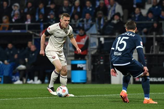 Niklas Hauptmann Dynamo Dresden in action, on the ball, single action during the 2 Bundesliga match between VfL Bochum and Dynamo Dresden, Vonovia Ruhrstadion on November 21, 2025 in Bochum, Germany Photo by Ralf Treese DeFodi Images Niklas Hauptmann Dynamo Dresden controls the ball during the 2 Bundesliga match between VfL Bochum and Dynamo Dresden at Vonovia Ruhrstadion on November 21, 2025 in Bochum, Germany Photo by Ralf Treese DeFodi Images Photo by Ralf Treese DeFodi Images