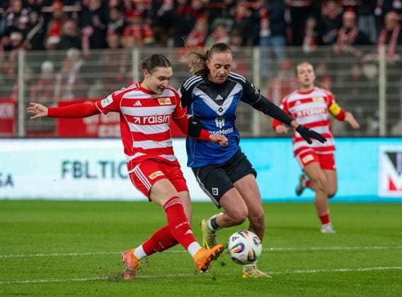 Fußball, Frauen, Saison 2025 2026, Google Pixel Frauen-Bundesliga (11. Spieltag), 1. FC Union Berlin - Hamburger SV, v. l. Sophie Weidauer (1. Frauen 1. FC Union), Victoria Schulz (Hamburger SV), 21.11. 2025, *** Soccer, Women, Season 2025 2026, Google Pixel Women Bundesliga 11 Matchday , 1 FC Union Berlin Hamburger SV, v l Sophie Weidauer 1 Women 1 FC Union , Victoria Schulz Hamburger SV , 21 11 2025, Copyright: xMatthiasxKochx