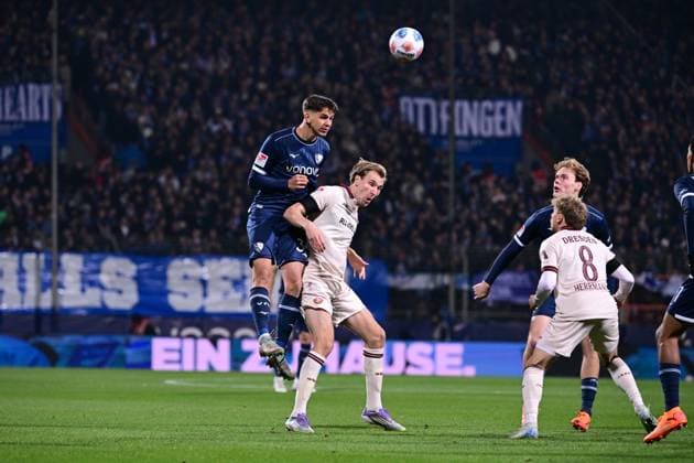 Cajetan Lenz 34 Vfl Bochum , VfL Bochum vs Dynamo Dresden, Soccer, 2 Bundesliga, 13 Matchday, 21 11 2025 DFB regulations prohibit any use of photographs as image sequences and or quasi video Bochum Nordrhein Westfalen Germany Copyright: xkolbert-press MarcxNiemeyerx