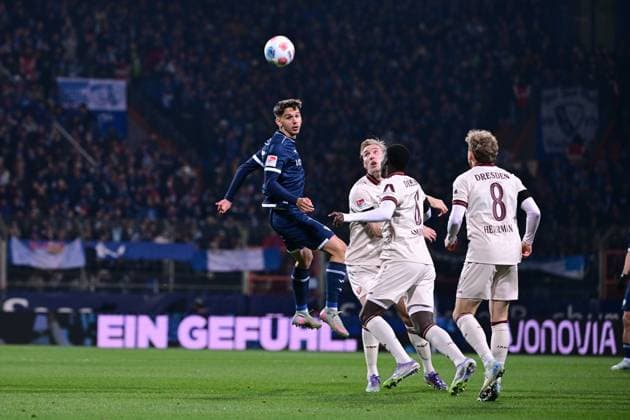 Cajetan Lenz 34 Vfl Bochum , VfL Bochum vs Dynamo Dresden, Soccer, 2 Bundesliga, 13 Matchday, 21 11 2025 DFB regulations prohibit any use of photographs as image sequences and or quasi video Bochum Nordrhein Westfalen Germany Copyright: xkolbert-press MarcxNiemeyerx