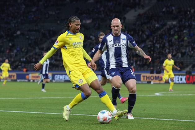 21 11 2025, xtgx, Soccer 2 Bundesliga Hertha BSC Berlin Eintracht Braunschweig emspor, v l Sidi Sane Braunschweig, 24 , Toni Leistner Hertha, 37 DFL DFB REGULATIONS PROHIBIT ANY USE OF PHOTOGRAPHS as IMAGE SEQUENCES and or QUASI VIDEO Berlin