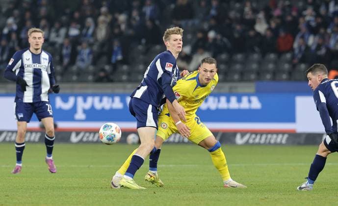 Luca Schuler, Sven Köhler duel Match scene Action Sport Football Soccer DFL 2 Bundesliga Men 13 Matchday Season 2025 2026 21 11 2025 Hertha BSC Berlin vs Eintracht Braunschweig BTSV DFL regulations prohibit any use of photographs as image sequences and or quasi video