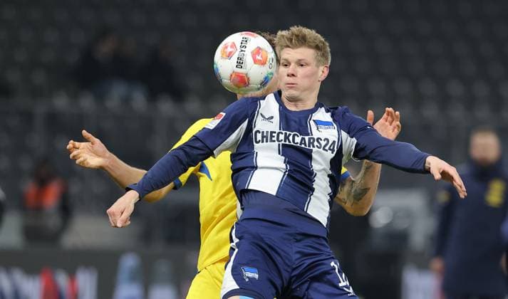 Luca Schuler on the ball, Kevin Ehlers duel Match scene Action Sport Football Soccer DFL 2 Bundesliga Men 13 Matchday Season 2025 2026 21 11 2025 Hertha BSC Berlin vs Eintracht Braunschweig BTSV DFL regulations prohibit any use of photographs as image sequences and or quasi video