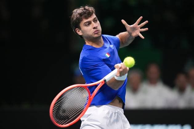 Flavio Cobolli in action during the Davis Cup Finals 2025 Semifinals match between Flavio Cobolli (Italy) and Zizou Bergs (Belgium) at Bologna Fiere, Bologna, Italy - November 21, 2025. - Tennis.  Copyright: xMassimoxPaolone LaPressex