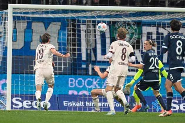 Alexander Rossipal Dresden 19 scores the goal to 0 1 21 11 2025 Soccer VfL Bochum vs SG Dynamo Dresden, Vonovia Ruhrstadion, Bochum, DFB DFL REGULATIONS PROHIBIT ANY USE OF PHOTOGRAPHS AS IMAGE SEQUENCES AND OR QUASI VIDEO Copyright: xpepphotox xHorstxMauelshagenx pep00321, pep_20251121_hm_204167