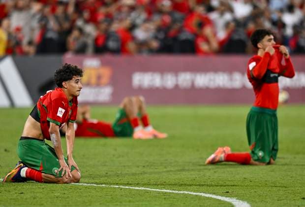 Morocco v Brazil : Quarter-final- FIFA U-17 World Cup Qatar 2025 Morocco players appears dejected after the FIFA U-17 World Cup Qatar 2025 Quarter-final match between Morocco and Brazil in Doha, Qatar, on November 21, 2025. DOHA Qatar Copyright: xNOUSHADxTHEKKAYILx