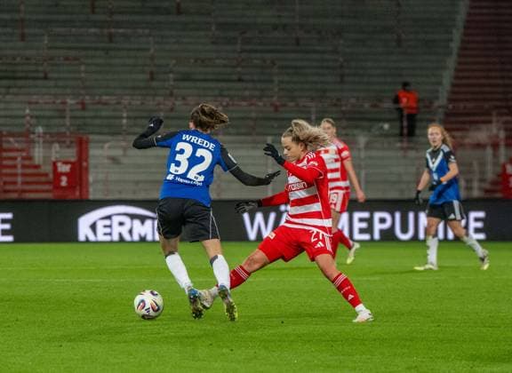 Soccer, Women, Season 2025 2026, Google Pixel Women Bundesliga 11 Matchday , 1 FC Union Berlin Hamburger SV, v l Lotta Wrede Hamburger SV , Jenny Hipp 1 Women 1 FC Union , 21 11 2025, Copyright: xMatthiasxKochx
