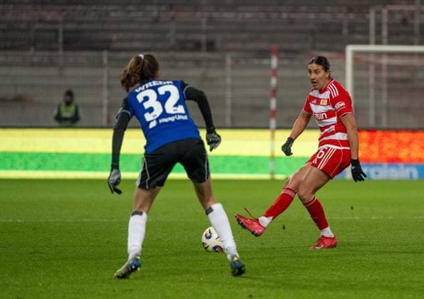 Soccer, Women, Season 2025 2026, Google Pixel Women Bundesliga 11 Matchday , 1 FC Union Berlin Hamburger SV, v l Lotta Wrede Hamburger SV , Marina Georgieva 1 Women 1 FC Union , 21 11 2025, Copyright: xMatthiasxKochx