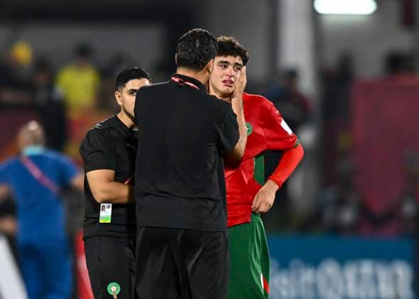 Morocco v Brazil : Quarter-final- FIFA U-17 World Cup Qatar 2025 Morocco players appears dejected after the FIFA U-17 World Cup Qatar 2025 Quarter-final match between Morocco and Brazil in Doha, Qatar, on November 21, 2025. DOHA Qatar Copyright: xNOUSHADxTHEKKAYILx