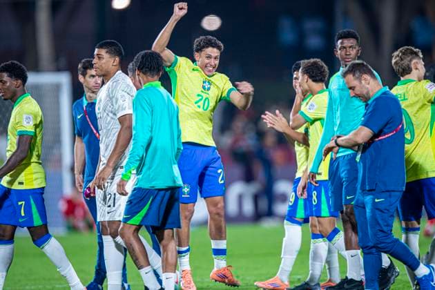 Football FIFA World Cup U17, U 17 World Cup Qatar 2025, Morocco vs Brazil quarter-final Cheers from the Brazilian team after victory and progression Joy, emotions, jubilation Copyright: xRedhaxHosnixSegganix