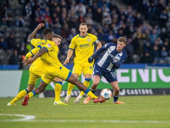 Soccer, Men, Season 2025 2026, 2 Bundesliga 13 Matchday , Hertha BSC Eintracht Braunschweig, f l Florian Flick Braunschweig , Patrick Nkoa Braunschweig , Sven Köhler Braunschweig , Michael Cuisance Hertha BSC , 21 11 2025, Copyright: xSebastianxRäppold MatthiasxKochx