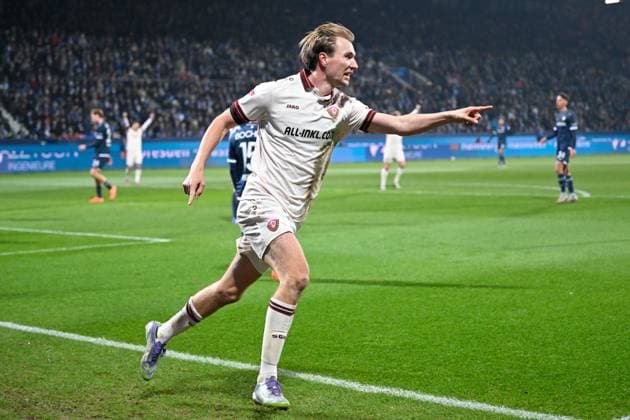 Bochum, Vonovia Ruhrstadion, 21 11 25, GER, Herren, 2 Bundesliga, Saison 2025 2026, VfL Bochum SG Dynamo Dresden Bild Vincent VERMEIJ Dresden jubilates after his goal to 0 2 DFL regulations prohibit any use of photographs as image sequences and or quasi video NRW Germany