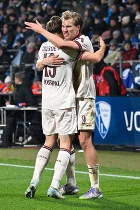 Bochum, Vonovia Ruhrstadion, 21 11 25, GER, Herren, 2 Bundesliga, Saison 2025 2026, VfL Bochum SG Dynamo Dresden Bild Vincent VERMEIJ Dresden jubilates after his goal to 0 2 with Alexander ROSSIPAL Dresden DFL regulations prohibit any use of photographs as image sequences and or quasi video NRW Germany
