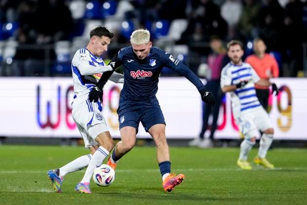 v li Conor Noß Noss, MSV, 14 , Paul Hennrich TSG II, 11 , duel, duel, tackle, tackling, dynamics, action, action, 21 11 2025, Sinsheim Germany , Football, 3 Liga, TSG 1899 Hoffenheim II MSV Duisburg, DFB DFL REGULATIONS PROHIBIT ANY USE OF PHOTOGRAPHS AS IMAGE SEQUENCES AND OR QUASI VIDEO xozx