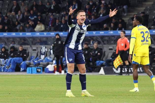 DEU, DFL, 2 FBL, Hertha BSC vs Eintracht Braunschweig, 21 11 2025, Berliner Olympiastadion, Berlin, DEU, DFL, 2 FBL, Hertha BSC vs Eintracht Braunschweig, im Bild Paul Seguin Hertha BSC Berlin 30 DFL regulations prohibit any use of Photographs as image sequences and or quasi video nordphotoxGmbHx xEngler nph00076