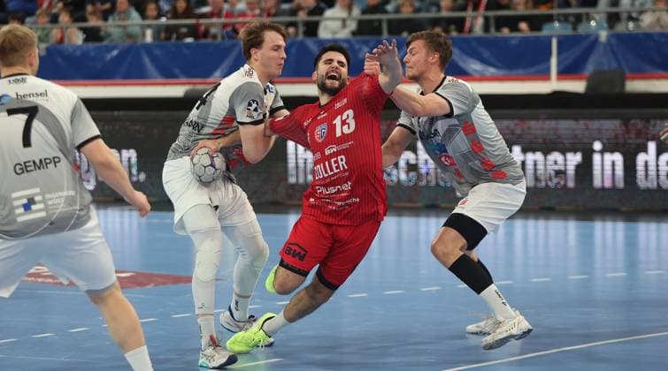 Bietigheim , Handball 2 Bundesliga SG BBM Bietigheim vs TV Grosswallstadt , from left Ben Battermann Gross Juan de la Pena BBM Sebastian Trost Gross