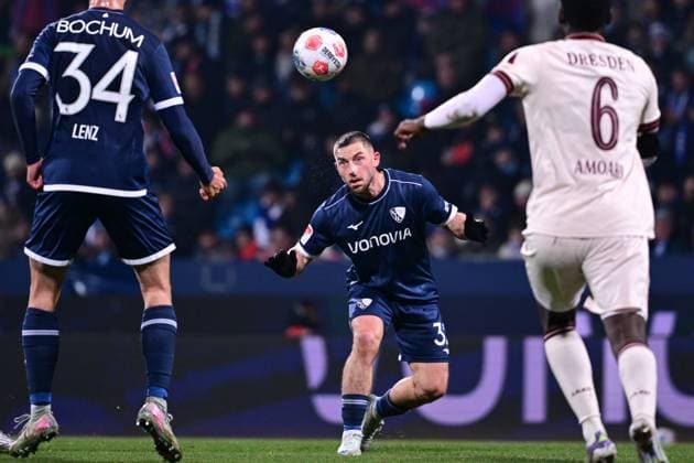 Maximilian Wittek 32 Vfl Bochum , VfL Bochum vs Dynamo Dresden, Soccer, 2 Bundesliga, 13 Matchday, 21 11 2025 DFB regulations prohibit any use of photographs as image sequences and or quasi video Bochum Nordrhein Westfalen Germany Copyright: xkolbert-press MarcxNiemeyerx