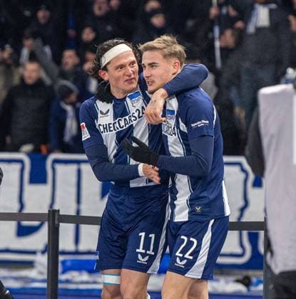 Soccer, Men, Season 2025 2026, 2 Bundesliga 13 Matchday , Hertha BSC Eintracht Braunschweig, f l Fabian Reese Hertha BSC , Marten Winkler Hertha BSC , Celebration after goal to 1 0, 21 11 2025, Copyright: xSebastianxRäppold MatthiasxKochx