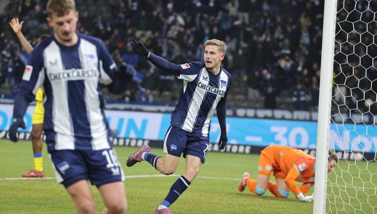 Marten Winkler cheers after 1 0 joy emotion jubilation Sport Football Soccer DFL 2 Bundesliga Men 13 Matchday Season 2025 2026 21 11 2025 Hertha BSC Berlin vs Eintracht Braunschweig BTSV DFL regulations prohibit any use of photographs as image sequences and or quasi video