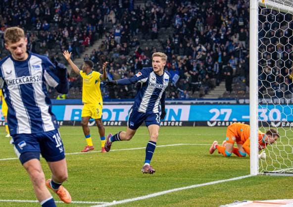 Soccer, Men, Season 2025 2026, 2 Bundesliga 13 Matchday , Hertha BSC Eintracht Braunschweig, Marten Winkler Hertha BSC , Celebration after goal to 1 0, 21 11 2025, Copyright: xSebastianxRäppold MatthiasxKochx