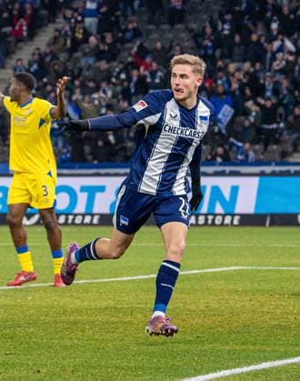 Soccer, Men, Season 2025 2026, 2 Bundesliga 13 Matchday , Hertha BSC Eintracht Braunschweig, Marten Winkler Hertha BSC , Celebration after goal to 1 0, 21 11 2025, Copyright: xSebastianxRäppold MatthiasxKochx