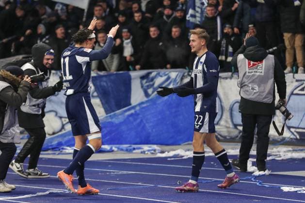 21 11 2025, xtgx, Soccer 2 Bundesliga, Hertha BSC Berlin Eintracht Braunschweig emspor, v l Marten Winkler Hertha, 22 jub DFL DFB REGULATIONS PROHIBIT ANY USE OF PHOTOGRAPHS as IMAGE SEQUENCES and or QUASI VIDEO Berlin